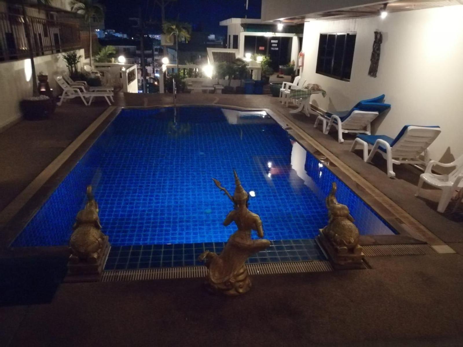 블루 스카이 레지던스 Patong 외부 사진